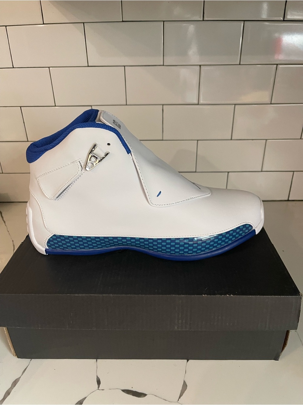 Mens Retro 19 Size 10.